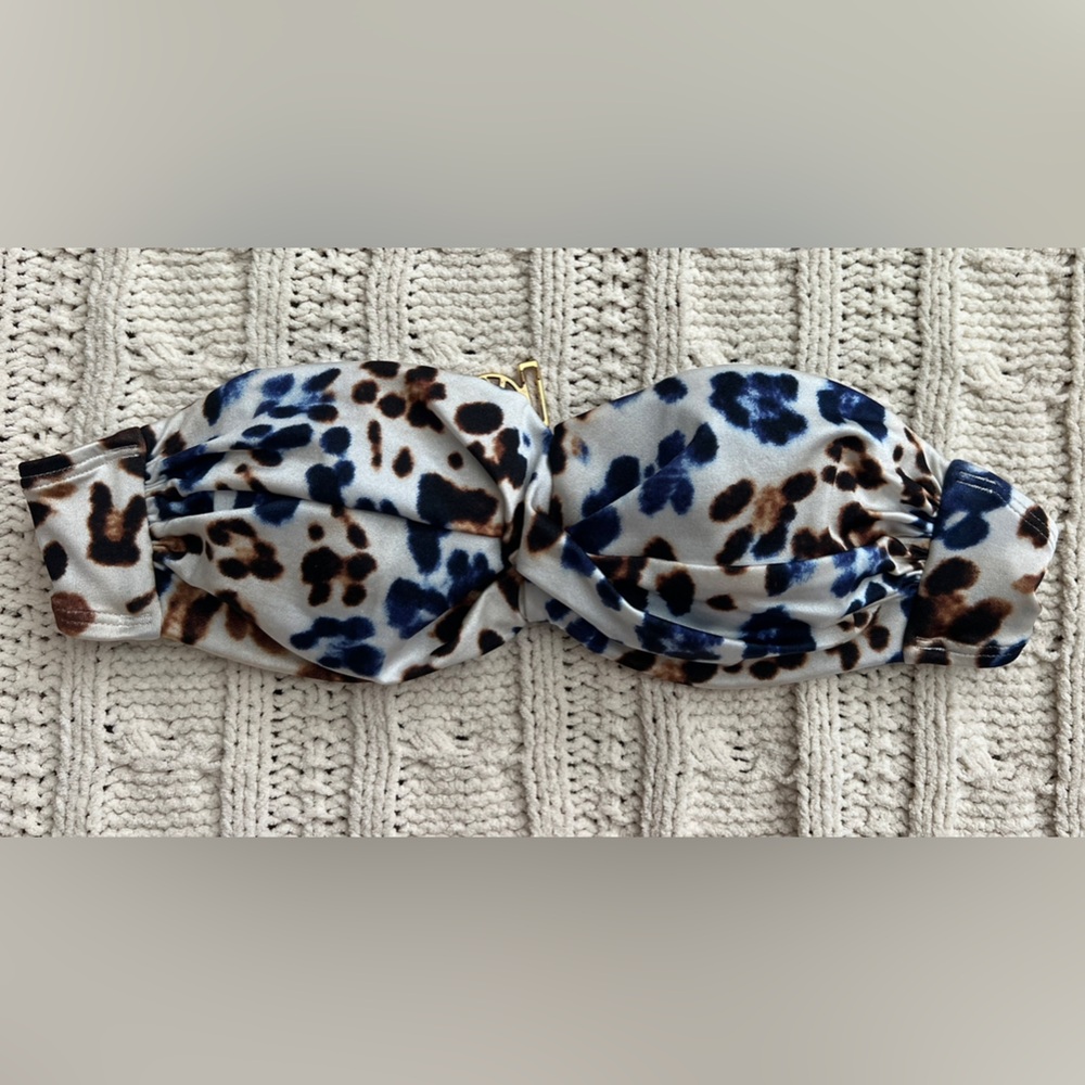 EUC Victoria's Secret, animal print strapless bikini top, tan/blue, size 32A